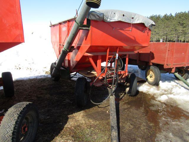 899. Farm King Approx. 175 Bushel Gravity Box with Parker 12 FT. Hydraulic