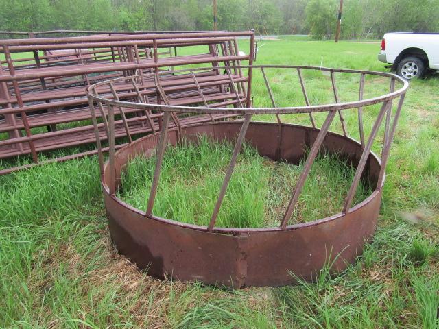 1870. Round Bale Feeder with Hay Saver