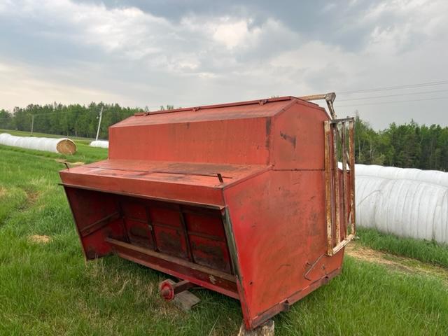 1895. K&K Approx. 2 Ton Portable Creep Feeder