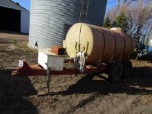 900. 1000 GALLON POLY TANK ON TANDEM AXLE TRAILER, PACER 5.5 H.P. TRANSFER