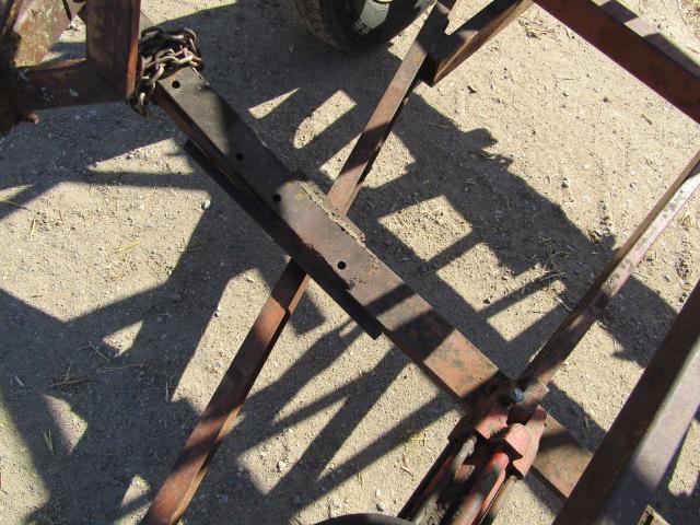 1586. 364-782. 4 SECTION SPIKE TOTH HARROW ON HARMS HYDRAULIC CART, TAX / S