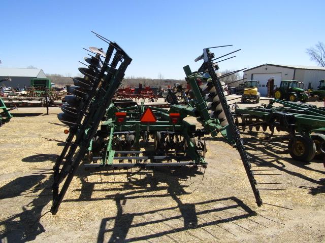 1626. 217-261, JOHN DEERE 637 18 FT. ROCK DISC, DUAL WHEELS, HARROW, LIGHT