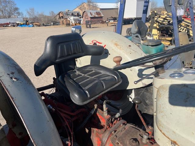 1659. 395-917, FORD 860 GAS TRACTOR, POWER STEERING, 3 POINT, TAX / SIGN ST