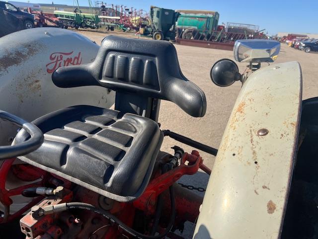 1659. 395-917, FORD 860 GAS TRACTOR, POWER STEERING, 3 POINT, TAX / SIGN ST