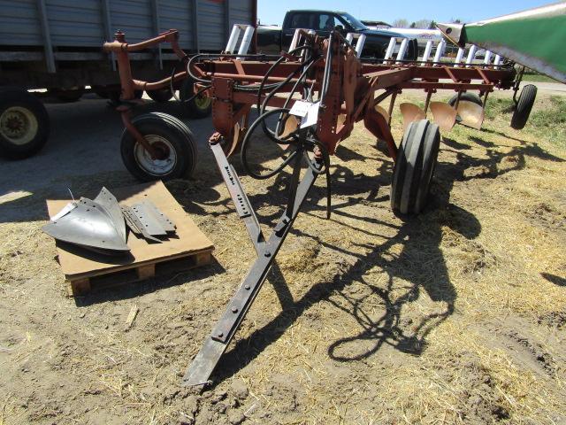 1670. 210-356, IH 700 7 X 16 AUTO RESET ON LAND PULL TYPE PLOW,  4 EXTRA BO