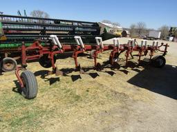 1670. 210-356, IH 700 7 X 16 AUTO RESET ON LAND PULL TYPE PLOW,  4 EXTRA BO