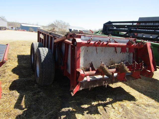 1672. 269-454, HAGEDORN 277 410 BUSHEL HYDRAULIC TANDEM AXLE MANURE SPREADE