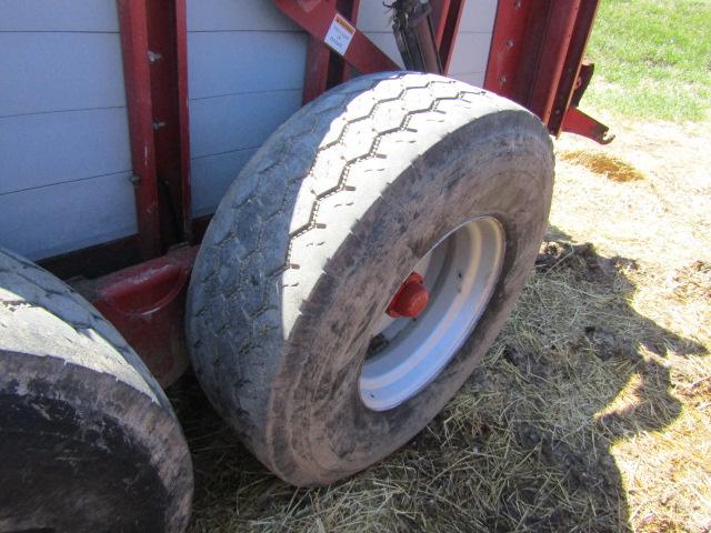 1672. 269-454, HAGEDORN 277 410 BUSHEL HYDRAULIC TANDEM AXLE MANURE SPREADE