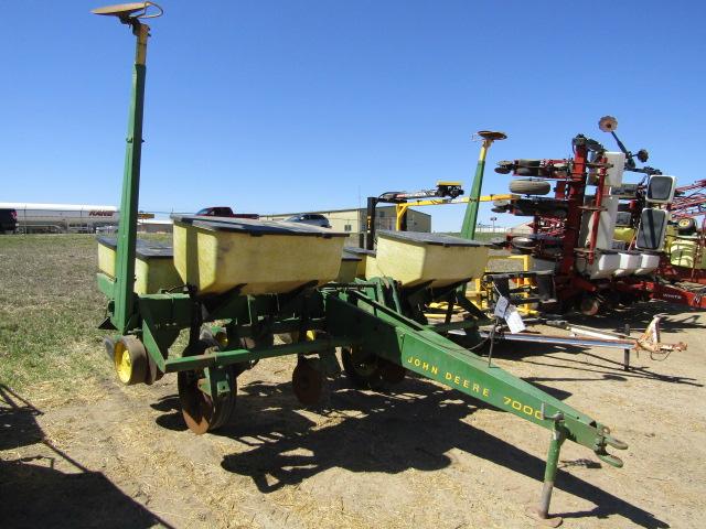 1681. 423-992. JOHN DEERE 7000 4 ROW WIDE CORN PLANTER, DRY FERTILIZER, TAX