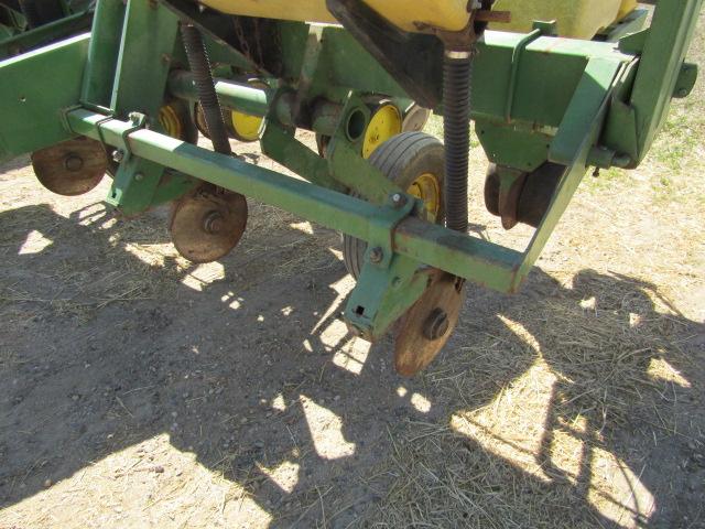 1681. 423-992. JOHN DEERE 7000 4 ROW WIDE CORN PLANTER, DRY FERTILIZER, TAX