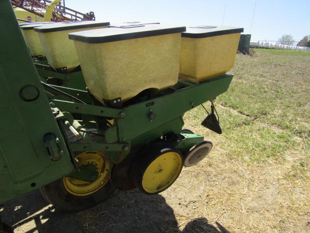 1681. 423-992. JOHN DEERE 7000 4 ROW WIDE CORN PLANTER, DRY FERTILIZER, TAX