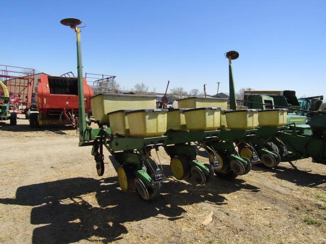 1681. 423-992. JOHN DEERE 7000 4 ROW WIDE CORN PLANTER, DRY FERTILIZER, TAX