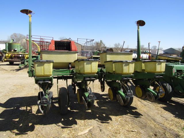 1681. 423-992. JOHN DEERE 7000 4 ROW WIDE CORN PLANTER, DRY FERTILIZER, TAX