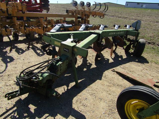 1711. 229-309, JOHN DEERE 2600 5 BOTTOM VARIABLE WIDTH SEMI MOUNT PLOW, COU