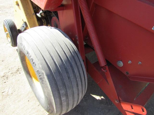 1742. 477-1306. NEW HOLLAND 654 NET WRAP AND TWINE TIE ROUND BALER, TAX / S