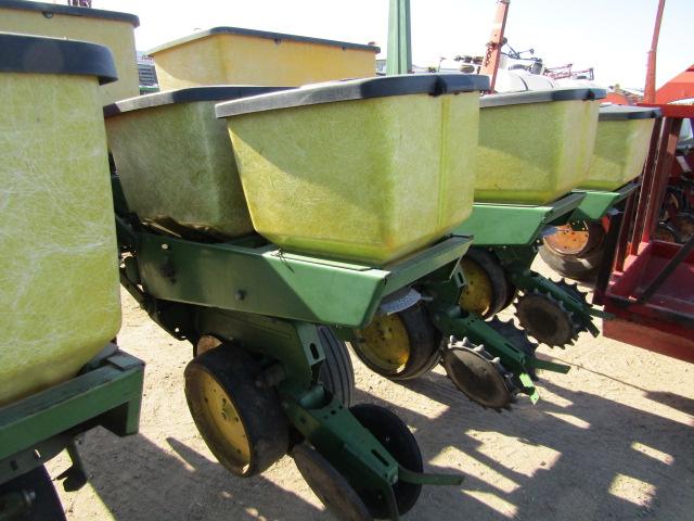 1769. 403-951. JOHN DEERE 7000 6RN CORN PLANTER, DF, 200 ACRES ON SEED METE