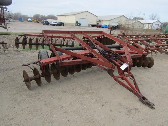 1792. 413-973, IH 470 14 FT. DISC, DUAL WHEELS, TAX / SIGN ST3