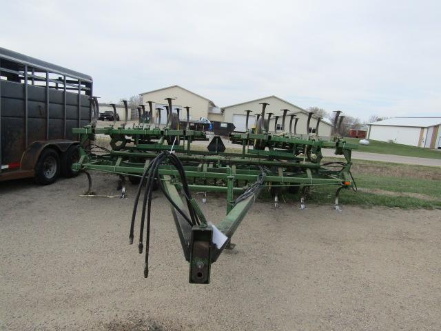 1800. 451-1072, JOHN DEERE 1010 24 FT. FOLDING FIELD CULTIVATOR, WALKING TA