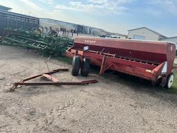 1801. 567-1508 IH 620 14' Press Drill, 7.5" Spacing, Hitch, No Cylinder, Large Press Wheels