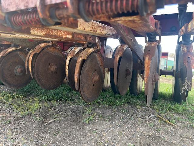 1801. 567-1508 IH 620 14' Press Drill, 7.5" Spacing, Hitch, No Cylinder, Large Press Wheels