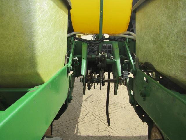 426. 204-223, JOHN DEERE 7000 6 R X 30 CORN PLANTER, LIQUID FERTILIZER, HER