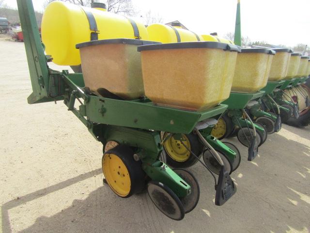 426. 204-223, JOHN DEERE 7000 6 R X 30 CORN PLANTER, LIQUID FERTILIZER, HER