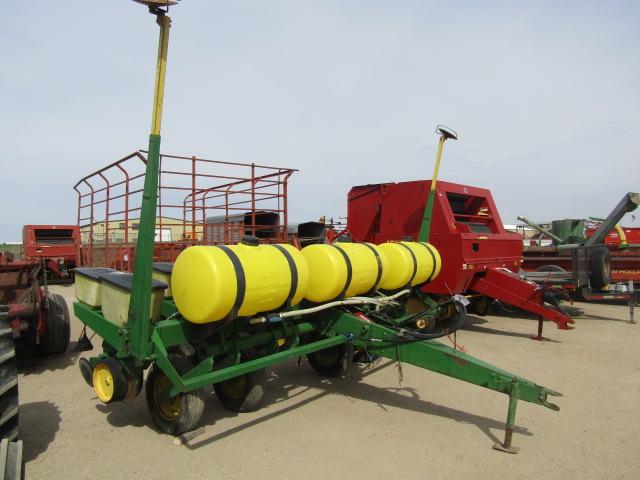 426. 204-223, JOHN DEERE 7000 6 R X 30 CORN PLANTER, LIQUID FERTILIZER, HER