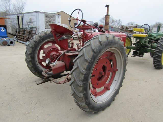 504. 532-1413, FARMALL H TRACTOR, SINGLE HYDRAULICS, TAX / SIGN ST3