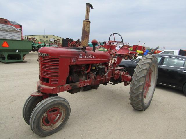 504. 532-1413, FARMALL H TRACTOR, SINGLE HYDRAULICS, TAX / SIGN ST3