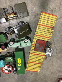 Pallet of misc vintage tin toys