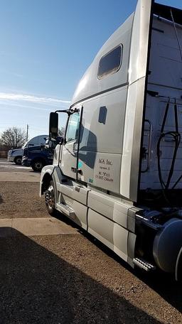 2016 Volvo VNL64T with 221,000 miles