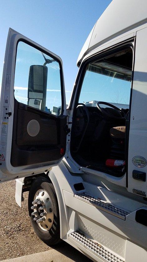 2016 Volvo VNL64T with 221,000 miles