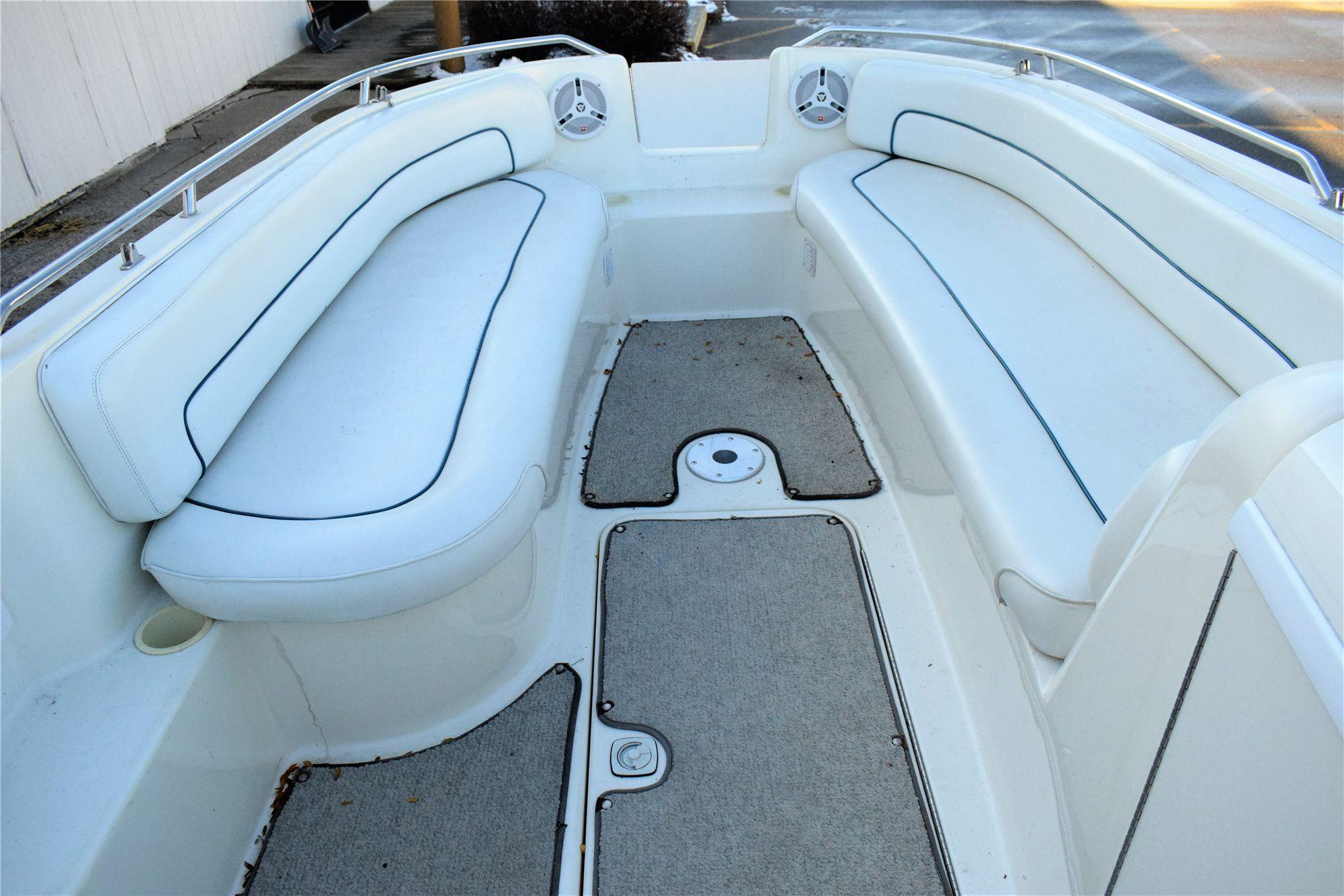 1998 Sea Ray Sundeck 240 . This boat is located in: Grand Rapids, MI