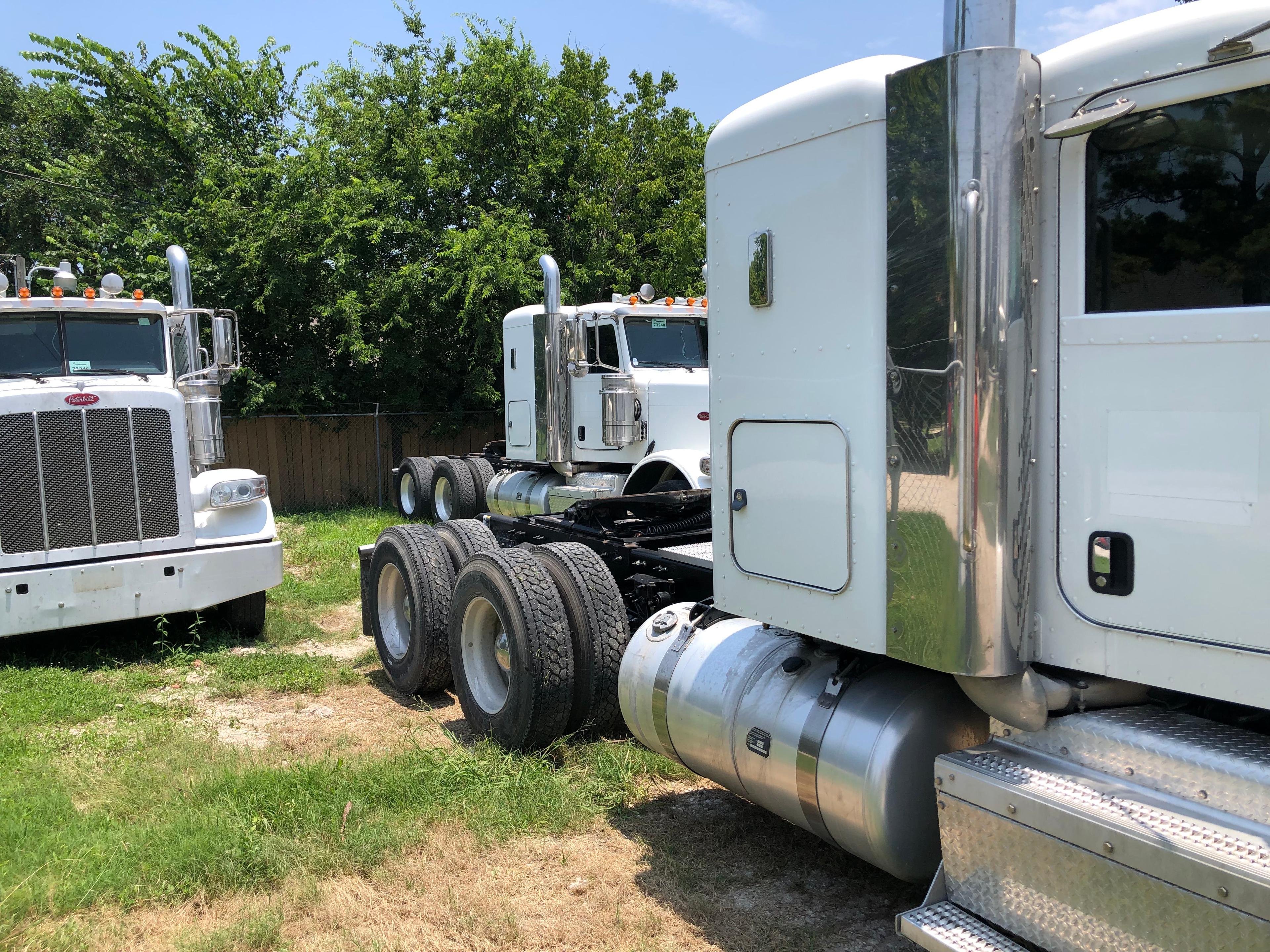 2017 Peterbilt 389 Series. Vin: 1XPXD49X9HD433409. Mileage as of 06/19: 280,693. Sold w/ title.