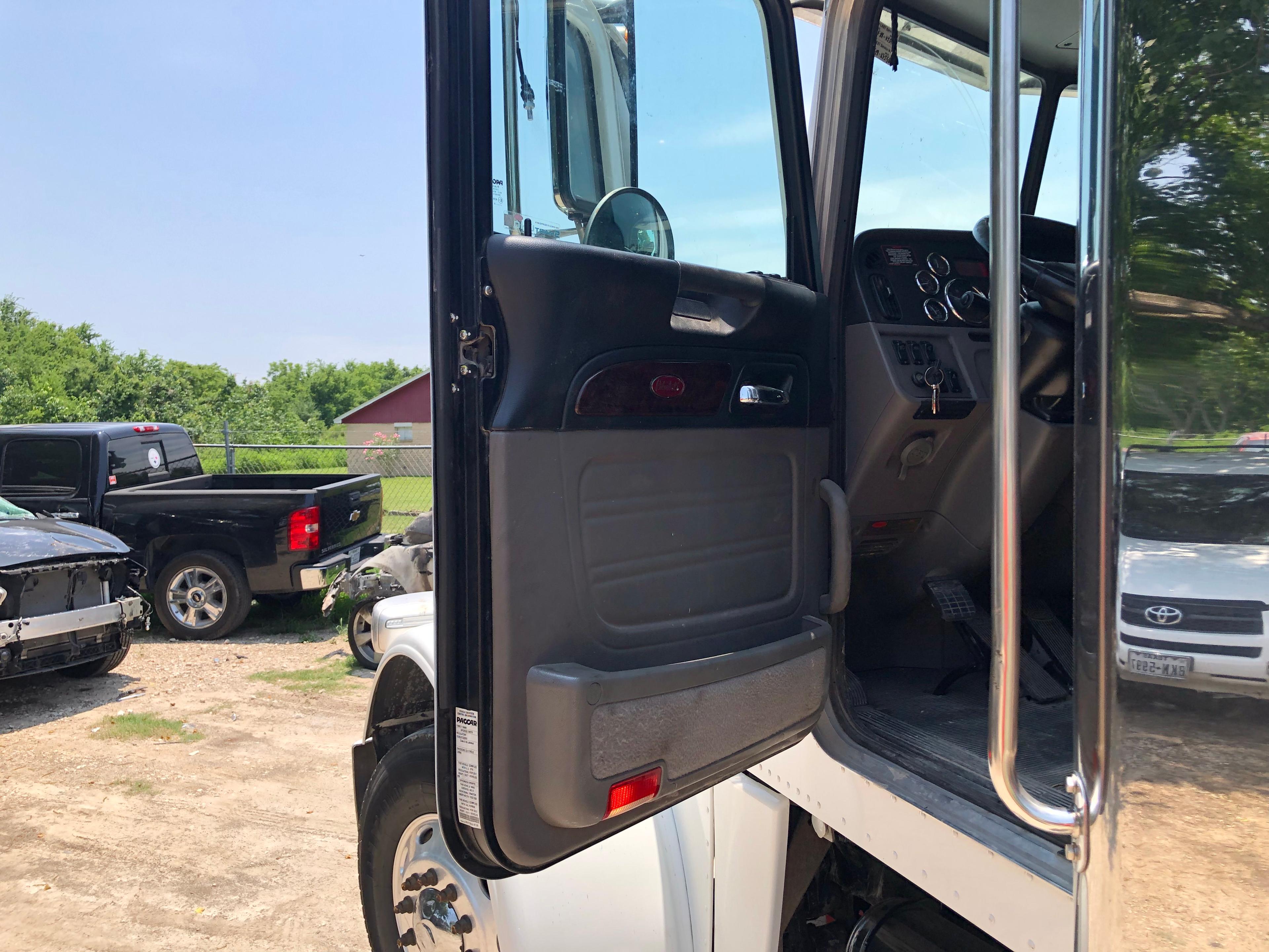 2017 Peterbilt 389 Series. Vin: 1XPXD49X5HD433410. Mileage as of 06/19: 260,472. Sold w/ title