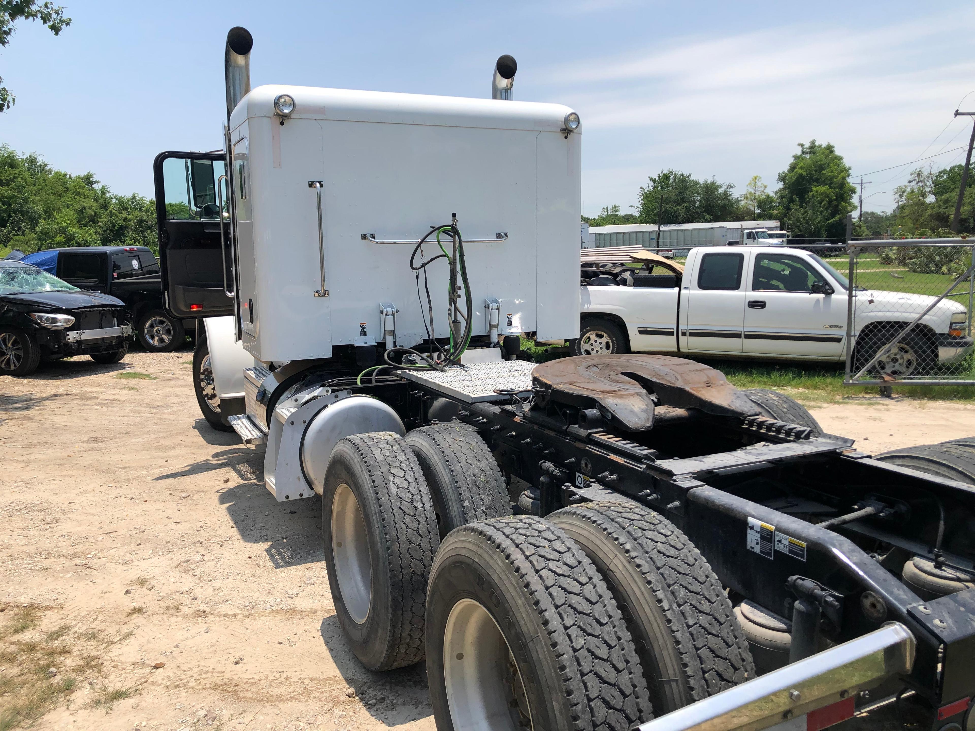 2017 Peterbilt 389 Series. Vin: 1XPXD49X5HD433410. Mileage as of 06/19: 260,472. Sold w/ title