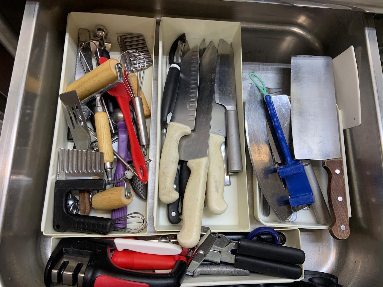 Assorted knife and Utensils
