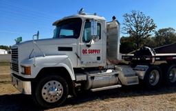 Cassville, MO- 2004 Mack Truck