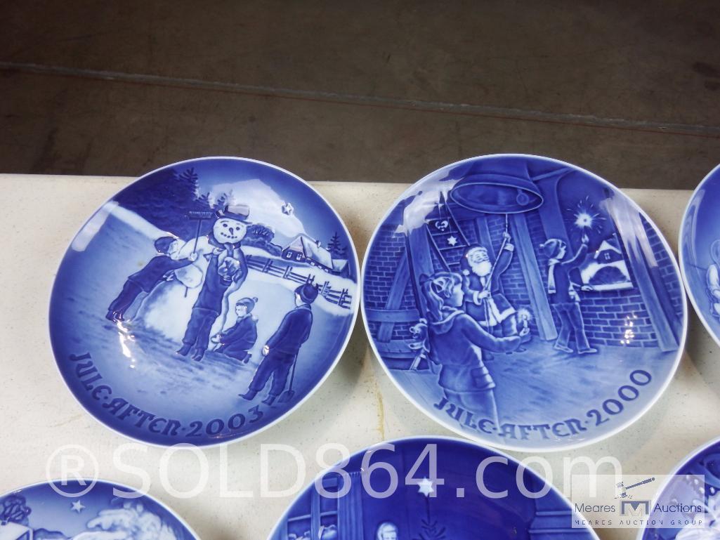 Group of 13 - blue and white collector plates