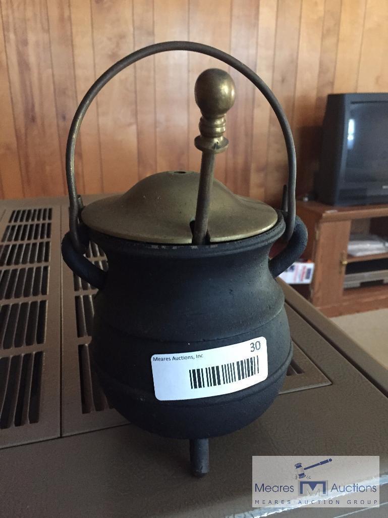 Heavy cast iron kettle pot