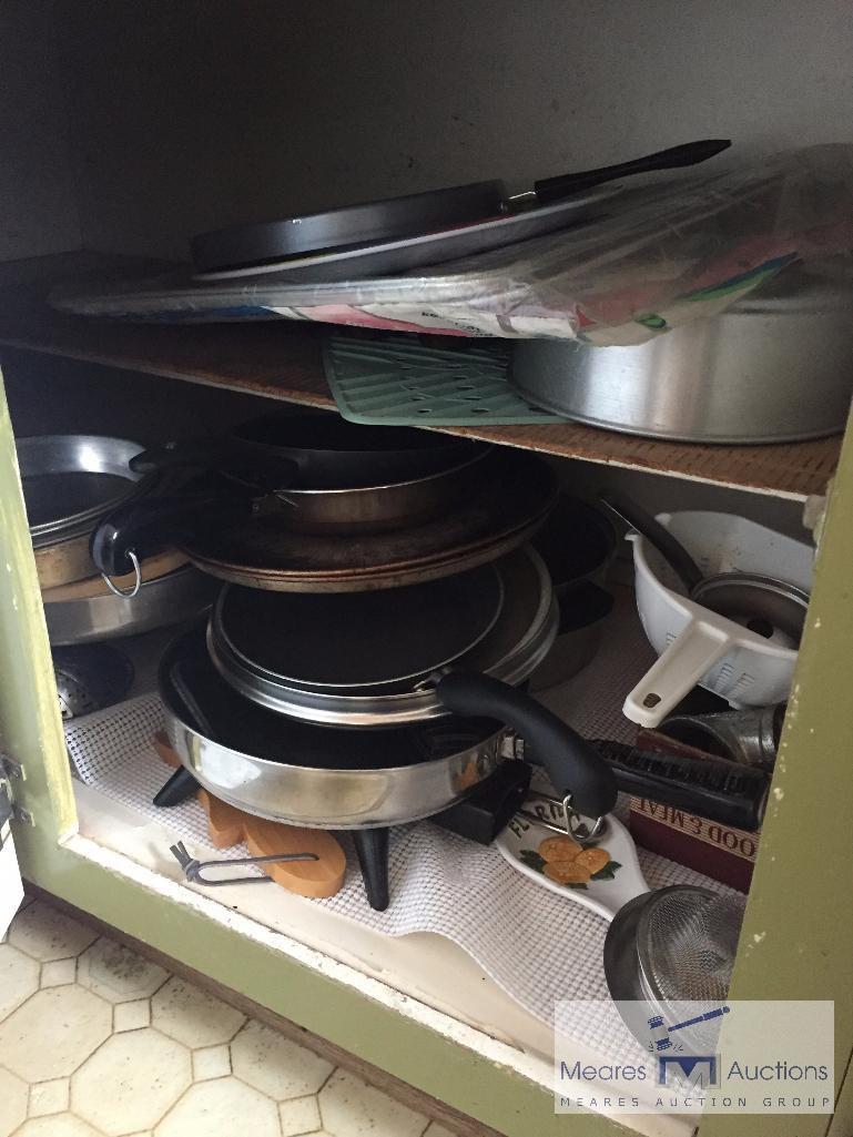 Contents of kitchen cabinet