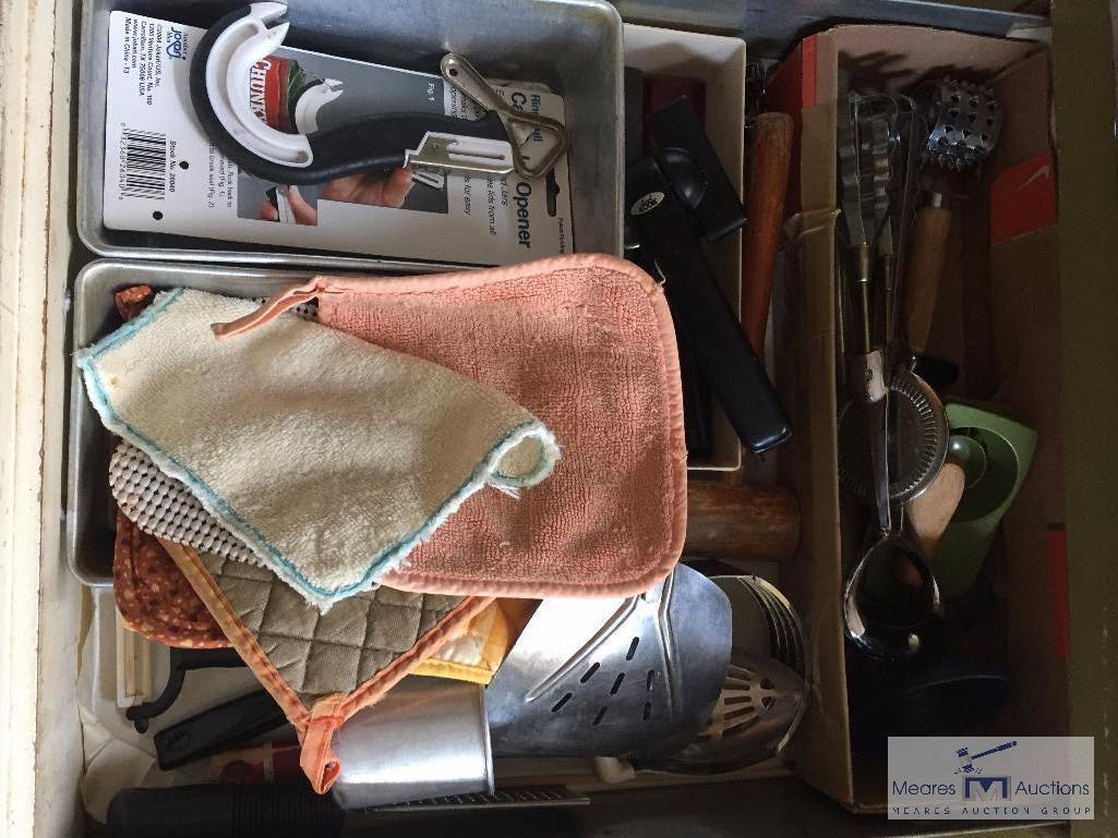 Contents of four kitchen drawers