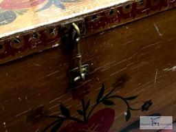 VINTAGE CHEST