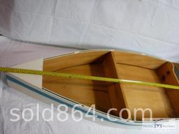 Display shaped boat.