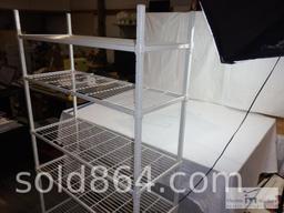 Floor shelving unit