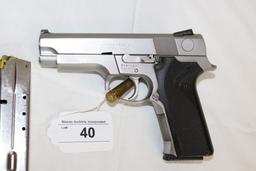 Smith & Wesson Mod. 4046 .40 S&W Pistol w/3 Mags.