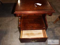 End table/Nightstand