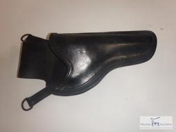 Leather pistol case for saddle