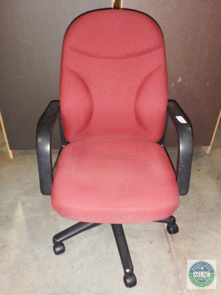 Rolling swivel desk chair