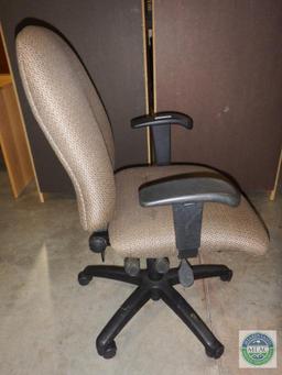 Rolling swivel desk chair